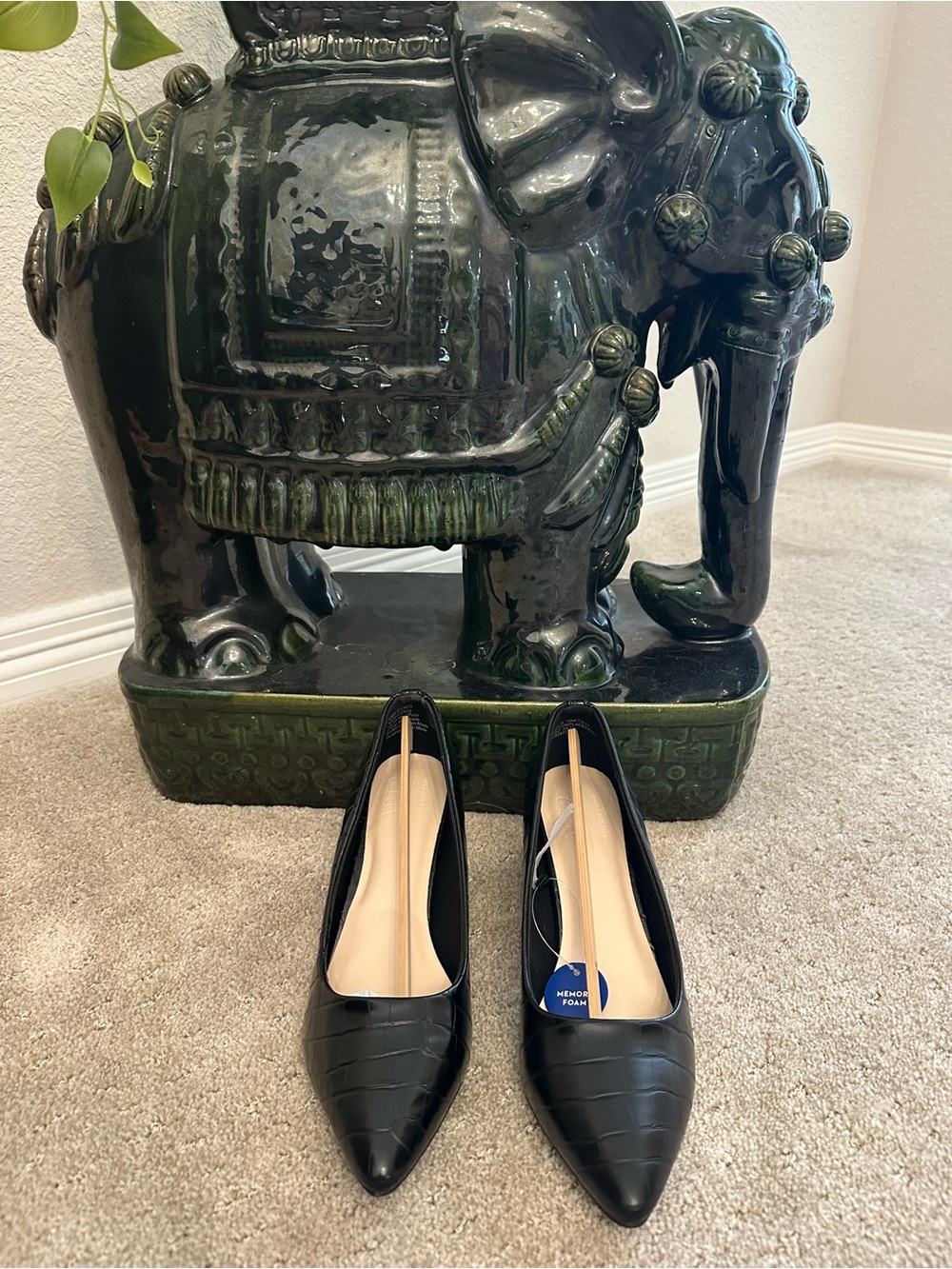 NEW IN BOX Size 6.5 Black Croc Textured Women's Pumps w/Silver Heel Accent